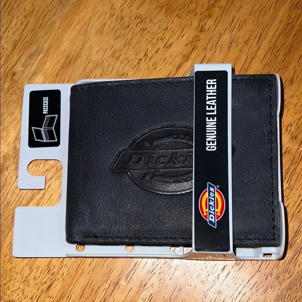 Dickies Black Leather Passcase